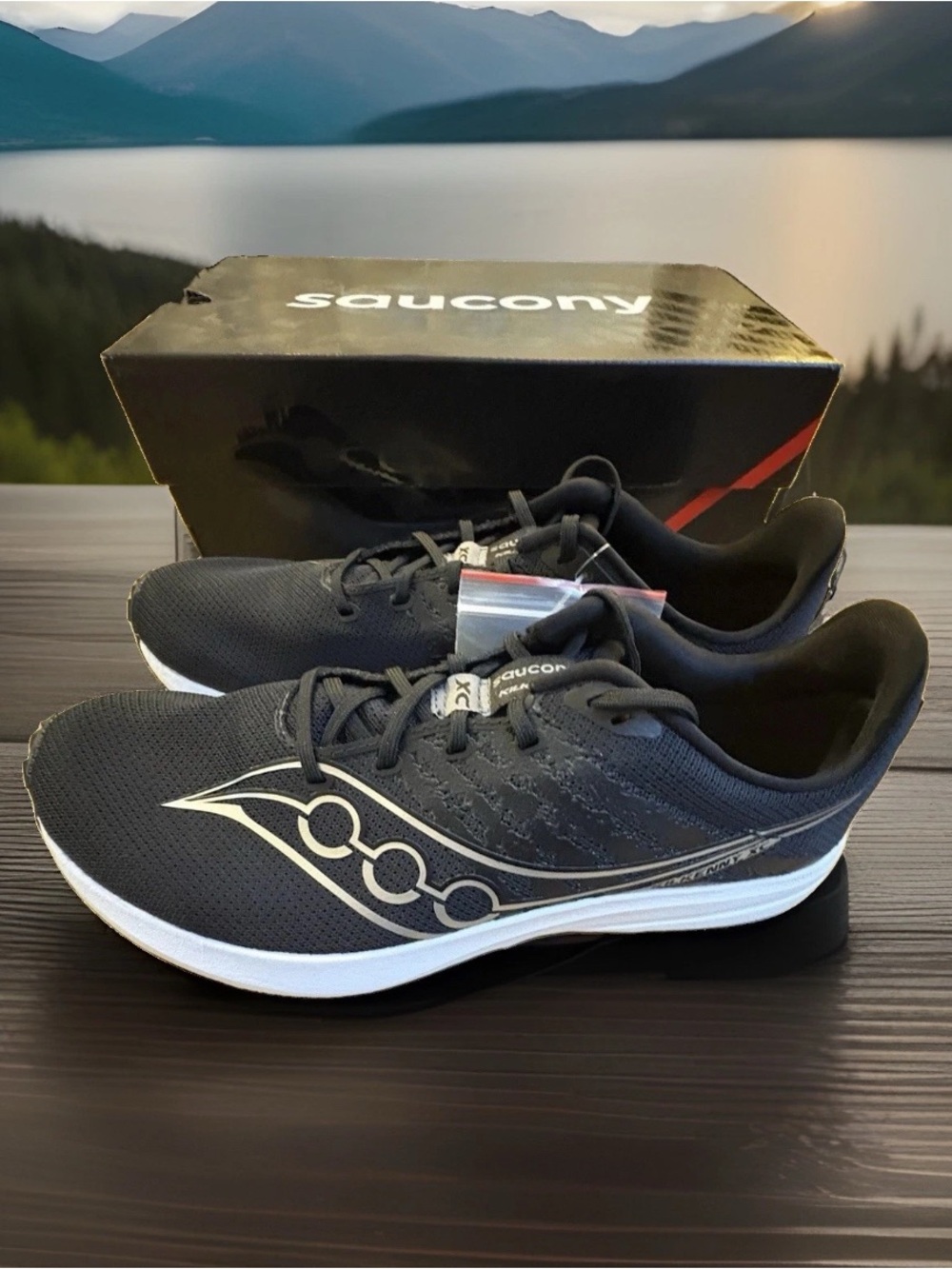 Saucony Kilkenny XC 10 Spike Men’s 10 Women’s 11.5 Black White NEW NIB